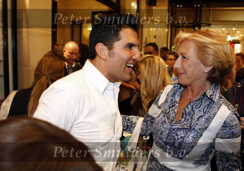 New York 10 september 2009
Rodrigo Otazu heeft een corner in het sjieke warenhuis Henri Bendel op 5th avenue met zijn sieraden.
Peter Smulders bv