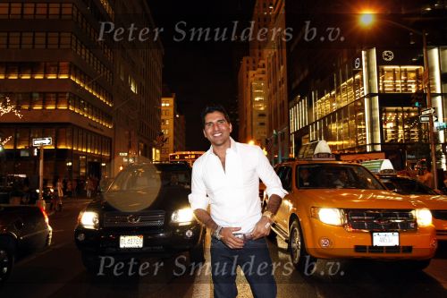 New York 10 september 2009
Rodrigo Otazu heeft een corner in het sjieke warenhuis Henri Bendel op 5th avenue met zijn sieraden.
Peter Smulders bv