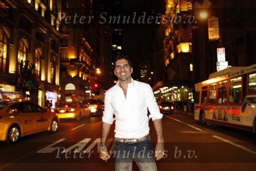 New York 10 september 2009
Rodrigo Otazu heeft een corner in het sjieke warenhuis Henri Bendel op 5th avenue met zijn sieraden.
Peter Smulders bv