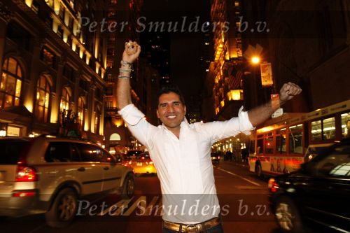 New York 10 september 2009
Rodrigo Otazu heeft een corner in het sjieke warenhuis Henri Bendel op 5th avenue met zijn sieraden.
Peter Smulders bv