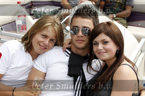 Amsterdam 1 augustus 2009
Gay pride op de amsterdamse grachten. rachel hazes met vriend op de boot bij Joop Kruijs en zijn vrouw . Roxeanne met nieuwe vriend Martijn en Andre Jr waren er ook bij.
Peter Smulders bv