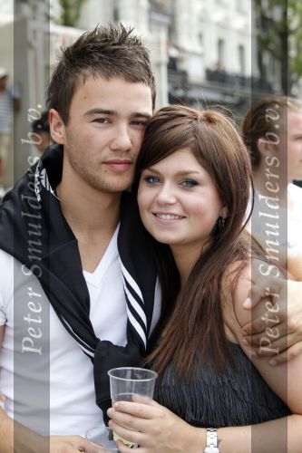 Amsterdam 1 augustus 2009
Gay pride op de amsterdamse grachten. rachel hazes met vriend op de boot bij Joop Kruijs en zijn vrouw . Roxeanne met nieuwe vriend Martijn en Andre Jr waren er ook bij.
Peter Smulders bv