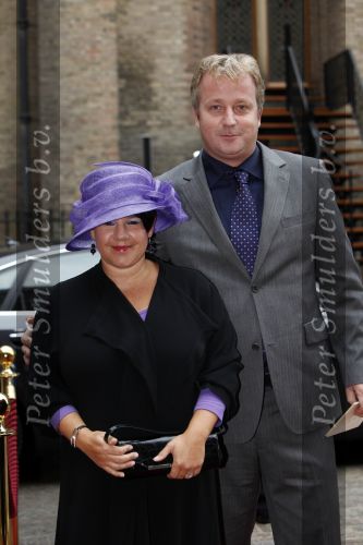 Den Haag 15 september 2009
Prinsjesdag op het binnenhof met alle hoedjes. Sharon Dijksma met man
Peter Smulders bv