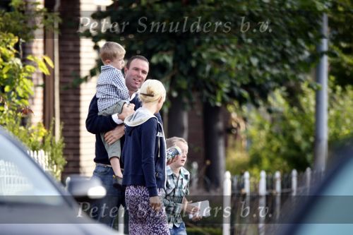 de Goorn 17 augustus 2009
Sonja Bakker en haar ex man Koen brengen de kinderen samen naar school.
Peter Smulders bv