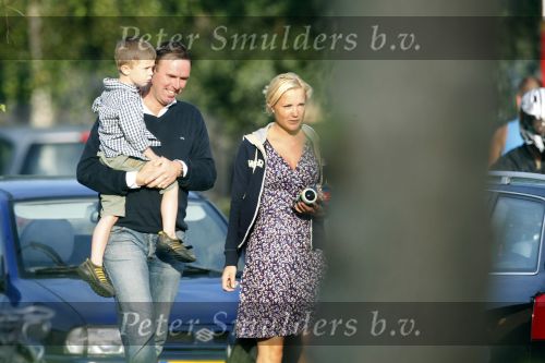 de Goorn 17 augustus 2009
Sonja Bakker en haar ex man Koen brengen de kinderen samen naar school.
Peter Smulders bv