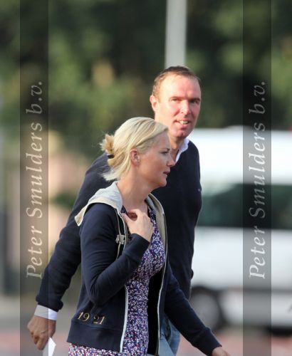 de Goorn 17 augustus 2009
Sonja Bakker en haar ex man Koen brengen de kinderen samen naar school.
Peter Smulders bv