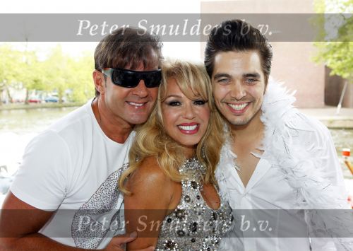 Amsterdam 1 augustus 2009
Gerard Joling heeft tijdens de gay pride in amsterdam een eigen boot met daarop diverse bekende nederlanders. Waylon en Patricia Paay
Peter Smulders bv