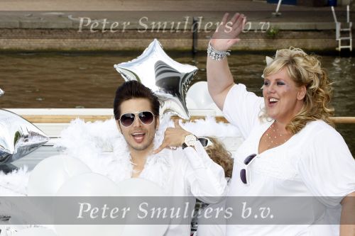 Amsterdam 1 augustus 2009
Gerard Joling heeft tijdens de gay pride in amsterdam een eigen boot met daarop diverse bekende nederlanders. Waylon en Patricia Paay
Peter Smulders bv