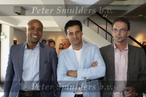 Bussim, 24 Augustus 2009
\'t Spant Perspresentatie RTL Winetrseizoen 2009/2010
Wilfred Genee met Humberto Tan en Leo Driessen
Foto Peter Smulders