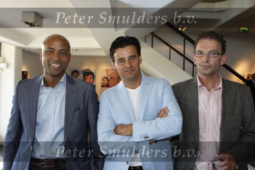 Bussim, 24 Augustus 2009
\'t Spant Perspresentatie RTL Winetrseizoen 2009/2010
Wilfred Genee met Humberto Tan en Leo Driessen
Foto Peter Smulders