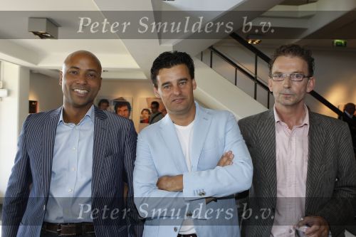 Bussim, 24 Augustus 2009
\'t Spant Perspresentatie RTL Winetrseizoen 2009/2010
Wilfred Genee met Humberto Tan en Leo Driessen
Foto Peter Smulders