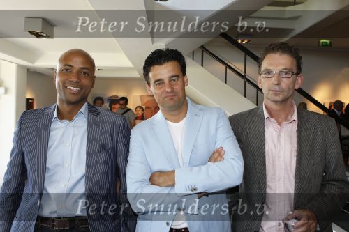 Bussim, 24 Augustus 2009
\'t Spant Perspresentatie RTL Winetrseizoen 2009/2010
Wilfred Genee met Humberto Tan en Leo Driessen
Foto Peter Smulders