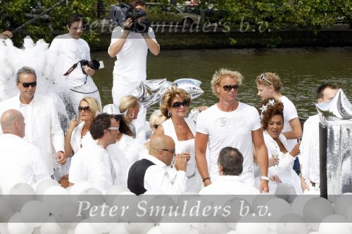 Amsterdam 1 augustus 2009
Gerard Joling heeft tijdens de gay pride in amsterdam een eigen boot met daarop diverse bekende nederlanders. Wino Omtzigt met Christine Kroonenberg
Peter Smulders bv