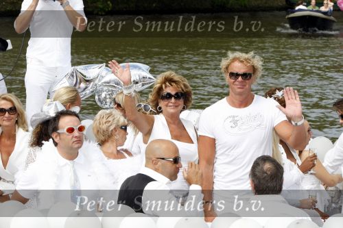 Amsterdam 1 augustus 2009
Gerard Joling heeft tijdens de gay pride in amsterdam een eigen boot met daarop diverse bekende nederlanders. Wino Omtzigt met Christine Kroonenberg
Peter Smulders bv
