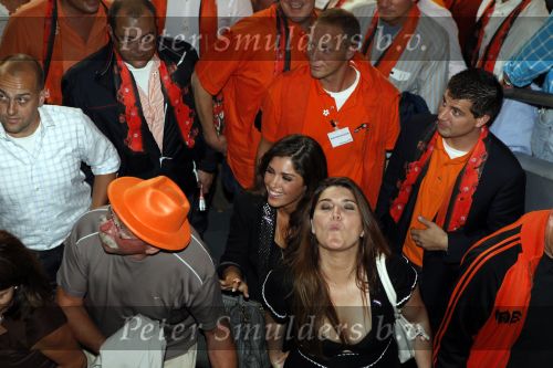 Amsterdam 12 augustus 2009
Nederland - Engeland 2-2 in de arena. Yolanthe Cabau v Kasbergen met zus
Peter Smulders bv