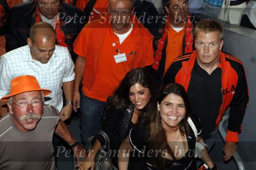 Amsterdam 12 augustus 2009
Nederland - Engeland 2-2 in de arena. Yolanthe Cabau v Kasbergen met zus
Peter Smulders bv