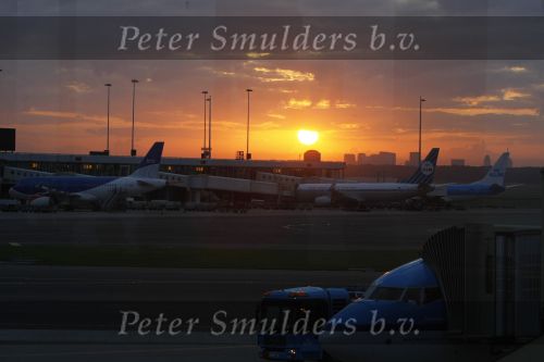 Schiphol 3 augustus 2009
Zon komt op op schiphol.
Peter Smulders bv