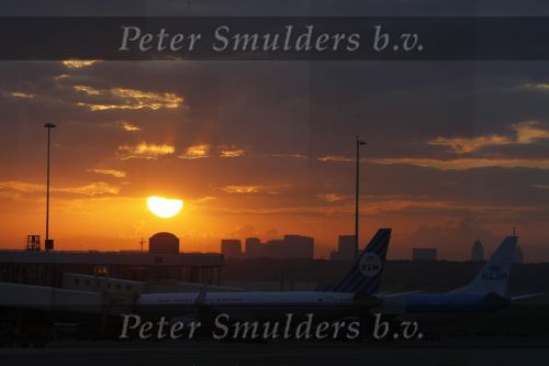 Schiphol 3 augustus 2009
Zon komt op op schiphol.
Peter Smulders bv