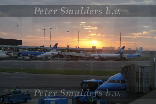 Schiphol 3 augustus 2009
Zon komt op op schiphol.
Peter Smulders bv