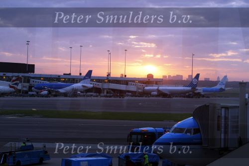 Schiphol 3 augustus 2009
Zon komt op op schiphol.
Peter Smulders bv