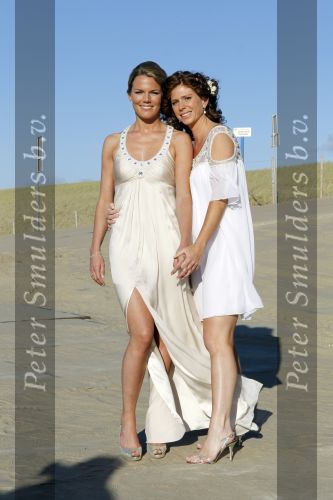Ter Heijde 3 september 2010
Barbara Barens ( zwanger) en haar vriendin /vrouw Alette Adriaanse trouwen in strandtent Elzenduin Beach.
Peter Smulders bv