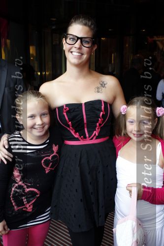 Amsterdam 1 augustus 2010
Premiere Crazy Shopping in carre. vrouw Bert Simhoffer met kinderen
Peter Smulders bv