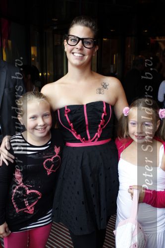Amsterdam 1 augustus 2010
Premiere Crazy Shopping in carre. vrouw Bert Simhoffer met kinderen
Peter Smulders bv