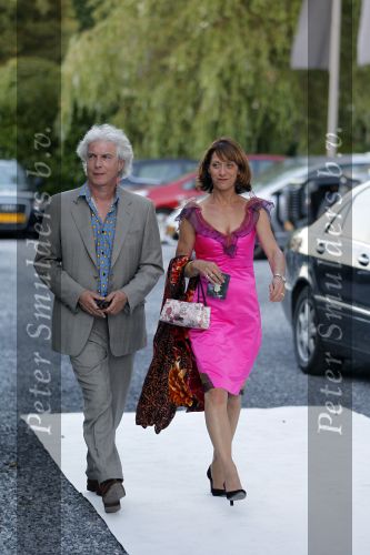 Loosdrecht 21 augustus 2010
Fons de Poel en zijn vrouw Saskia vieren hun 5 jarig huwelijk bij het witte huis in Loosdrecht. Boudewijn de Groot met zijn vrouw
Peter Smulders bv