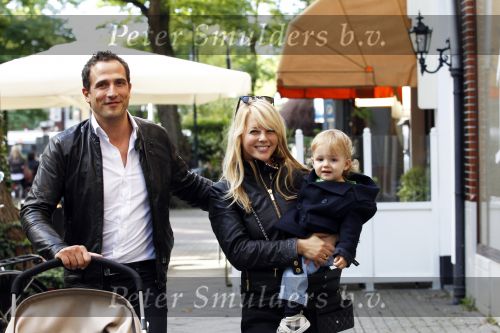 Amsterdam 30 augustus 2010
Chantal Janzen met zoontje James en vriend Marco.
Peter Smulders bv