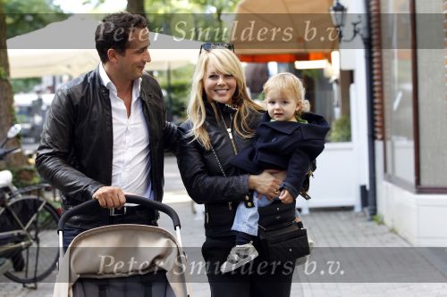 Amsterdam 30 augustus 2010
Chantal Janzen met zoontje James en vriend Marco.
Peter Smulders bv