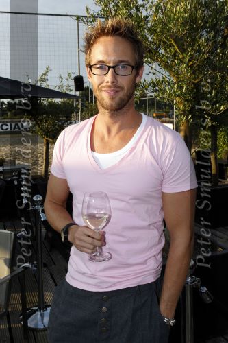 Amstelveen 3 augustus 2010
Best geklede voetballer van het jaar van het blad esquire bij special sports. Charly Luske
Peter Smulders bv