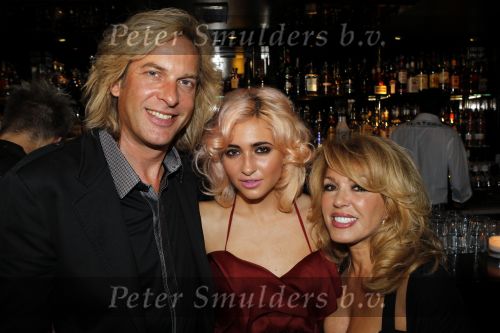 Amsterdam 13 september 2010
Presentatie modemeisjes met een missie met Cristina Curry Josh Veldhuizen Maria Taylor en Tamara Elbaz bij Players. Adam met Patricia Paay en Cristina Curry
Peter Smulders bv