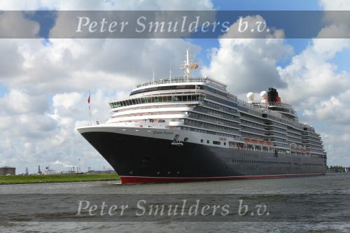 Amsterdam, 28 Augustus 2010
Schip : Queen Victoria *****
Rederij : Cunard
Tonnage : 90.000 ton
Lengte : 294 meter
Breedte : 32,3 meter
Diepgang : 7,9 meter
Orginele kostprijs : 470 miljoen dollar
Ingebruikname : december 2007
Aantal passagiersdekken : 12
Aantal passagiers : 2.014
Bemanningsleden : 1.253
Aantal hutten : 1.007