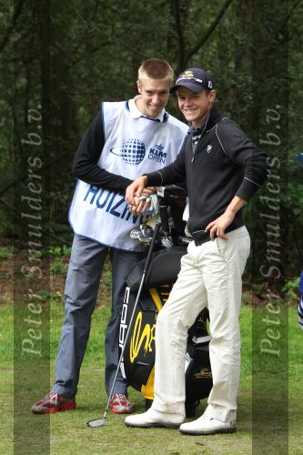 Hilversum, 10 September 2010
Dutch Open Golf 2010
Daan Huizing met caddy Junior Smulders
Foto Peter Smulders BV