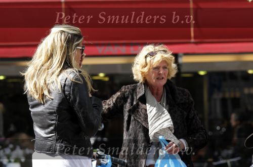 Amsterdam 24 augustus 2010
Danielle Overgaag werkt mee aan candid camera programma van sbs 6 samen met haar hond evert.
Peter Smulders bv