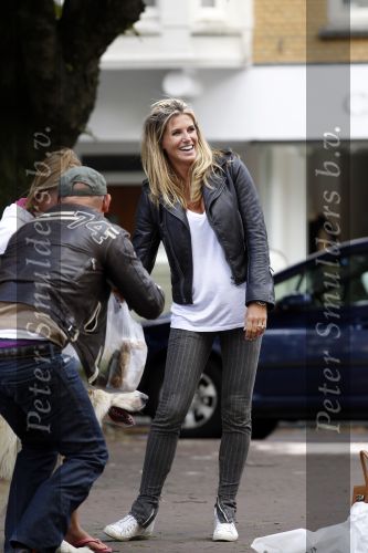Amsterdam 24 augustus 2010
Danielle Overgaag werkt mee aan candid camera programma van sbs 6 samen met haar hond evert.
Peter Smulders bv