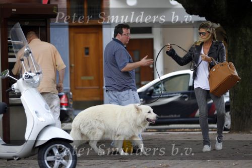 Amsterdam 24 augustus 2010
Danielle Overgaag werkt mee aan candid camera programma van sbs 6 samen met haar hond evert.
Peter Smulders bv