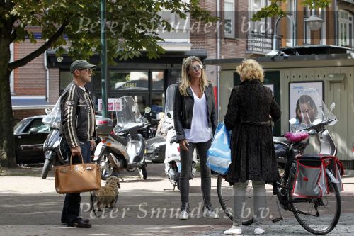 Amsterdam 24 augustus 2010
Danielle Overgaag werkt mee aan candid camera programma van sbs 6 samen met haar hond evert.
Peter Smulders bv