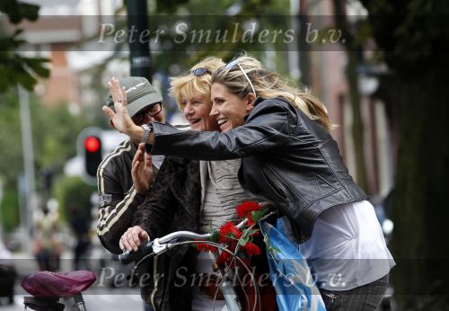 Amsterdam 24 augustus 2010
Danielle Overgaag werkt mee aan candid camera programma van sbs 6 samen met haar hond evert.
Peter Smulders bv