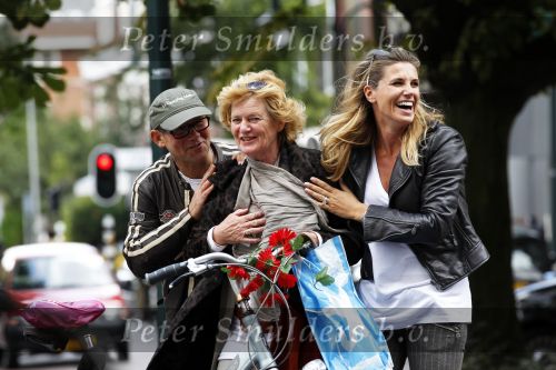 Amsterdam 24 augustus 2010
Danielle Overgaag werkt mee aan candid camera programma van sbs 6 samen met haar hond evert.
Peter Smulders bv