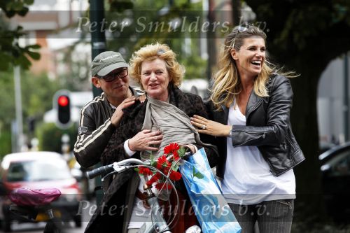 Amsterdam 24 augustus 2010
Danielle Overgaag werkt mee aan candid camera programma van sbs 6 samen met haar hond evert.
Peter Smulders bv