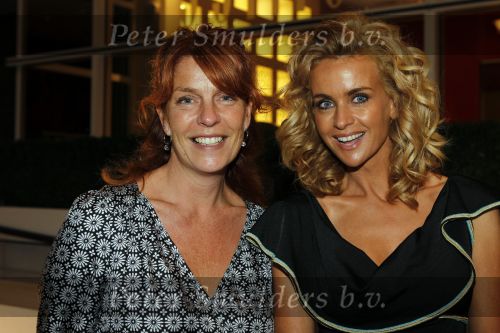 Amsterdam 11 september 2010
Modeshow Mart Visser in het Hilton Hotel. Daphne Deckers met een vriendin
Peter Smulders bv