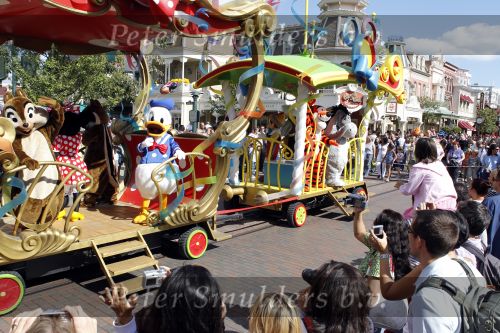 Parijs 31 augustus 2010
Frans Bauer met Mariska en zijn zoon Vhristiaan Frans Jan en Lucas in disneyland. Ook de moeder van Mariska en haar man zijn erbij. Parade van disney figuren
Peter Smulders bv