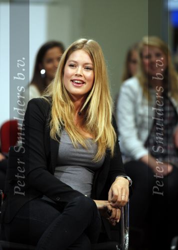 Amsterdam 8 september 2010
Doutzen Kroes wordt geinterviewd door Twan Huydts in het confectie centrum.
Peter Smulders bv