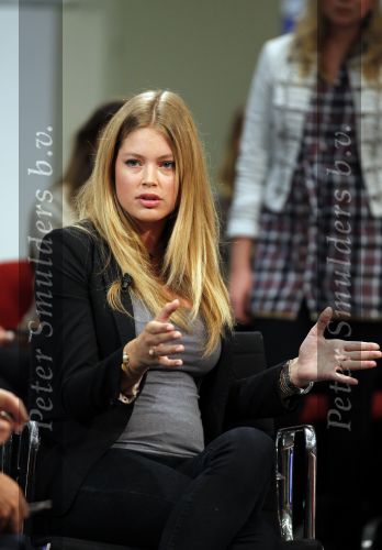 Amsterdam 8 september 2010
Doutzen Kroes wordt geinterviewd door Twan Huydts in het confectie centrum.
Peter Smulders bv