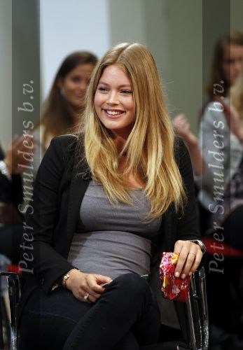 Amsterdam 8 september 2010
Doutzen Kroes wordt geinterviewd door Twan Huydts in het confectie centrum.
Peter Smulders bv