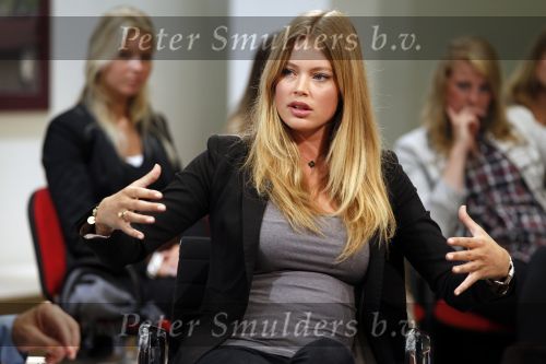 Amsterdam 8 september 2010
Doutzen Kroes wordt geinterviewd door Twan Huydts in het confectie centrum.
Peter Smulders bv