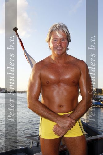 Amsterdam 5 augustus 2010
Dries Roelvink opent in zijn gele zwembroek de gay parade in Amsterdam op de supper club boot.
Peter Smulders bv