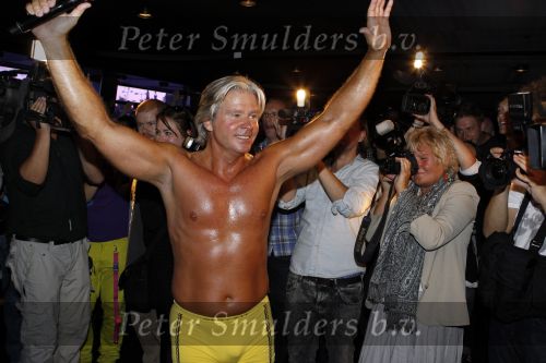 Amsterdam 5 augustus 2010
Dries Roelvink opent in zijn gele zwembroek de gay parade in Amsterdam op de supper club boot.
Peter Smulders bv