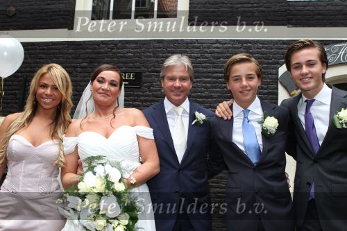 Amsterdam, 8 September 2010
Trouwen Dries Roelvink met zijn Honoria
Samen op de foto met zijn drie kinderen
Foto Peter Smulders BV